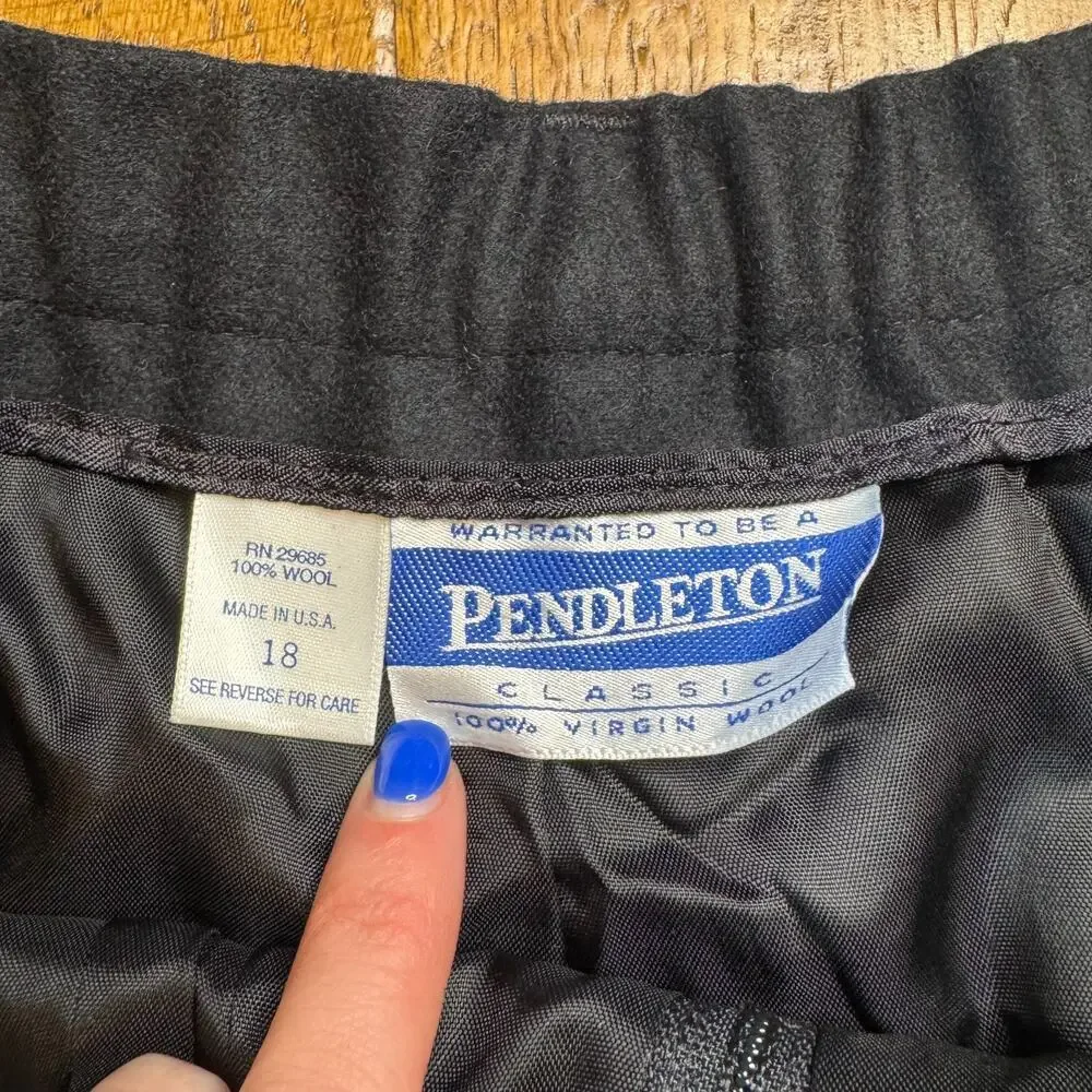 VTG Pendleton 100% Wool Black Pleated High Waisted Trouser Shorts Plus Size 18 - Picture 2 of 8